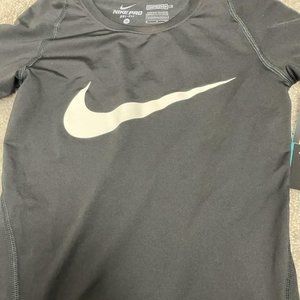 Nike Boy's Short Sleeve Amplia Tu Conciencia 726462-010 Sizes : S & M & L